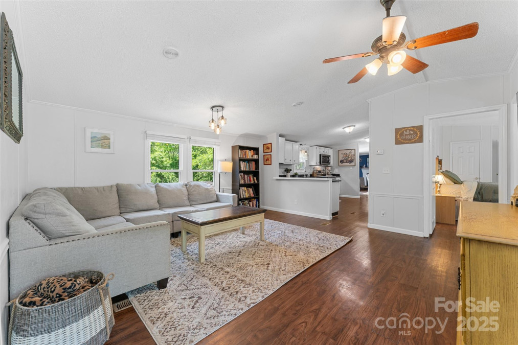 9 Ruby Dr Hendersonville, NC 28792