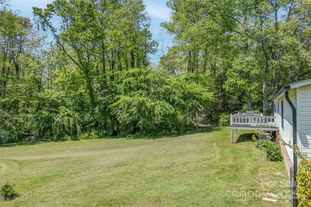 9 Ruby Dr Hendersonville, NC 28792