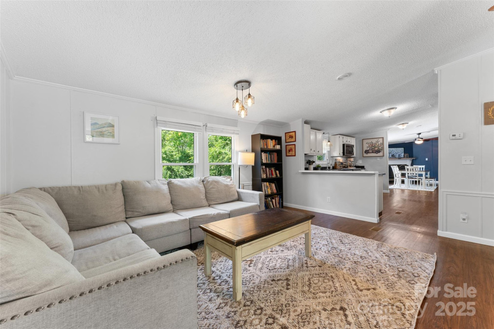9 Ruby Dr Hendersonville, NC 28792