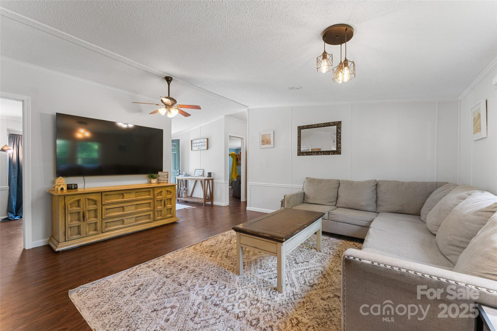 9 Ruby Dr Hendersonville, NC 28792