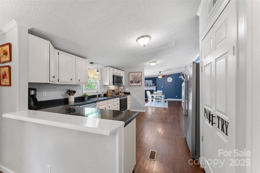 9 Ruby Dr Hendersonville, NC 28792