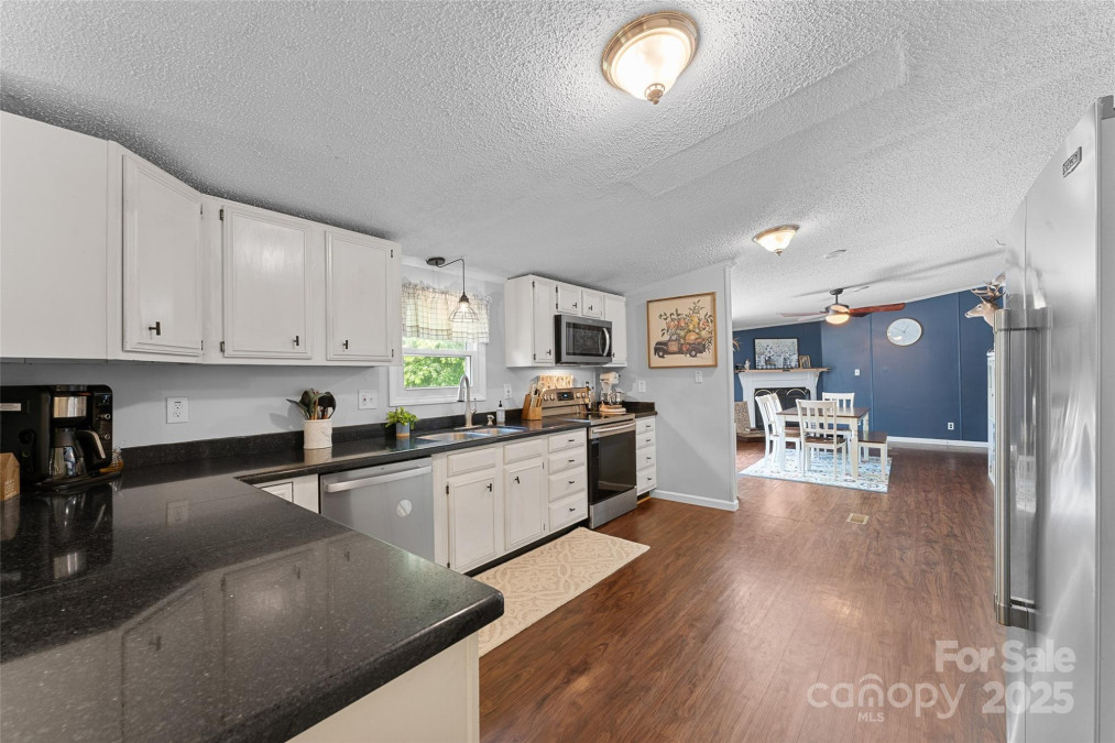 9 Ruby Dr Hendersonville, NC 28792