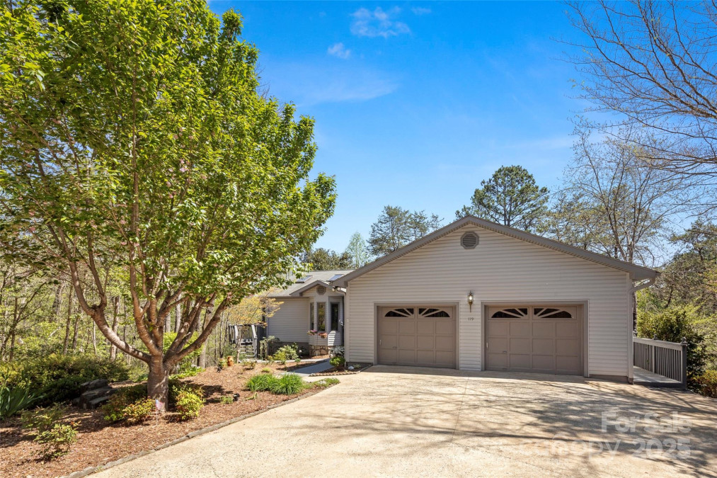 119 Rome Ct Lake Lure, NC 28746