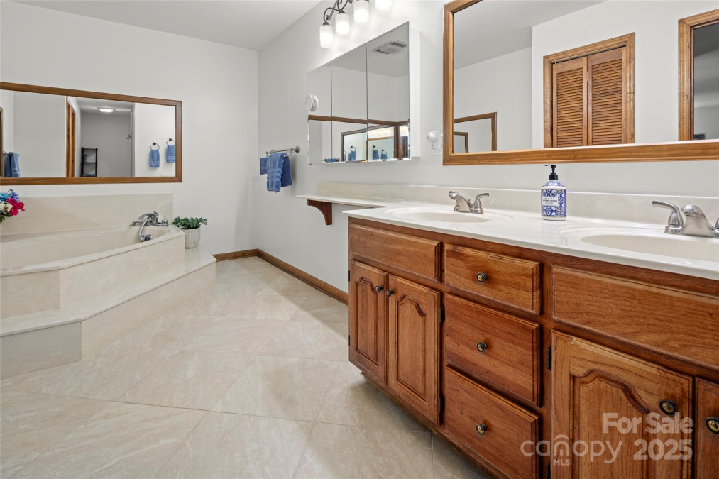 119 Rome Ct Lake Lure, NC 28746
