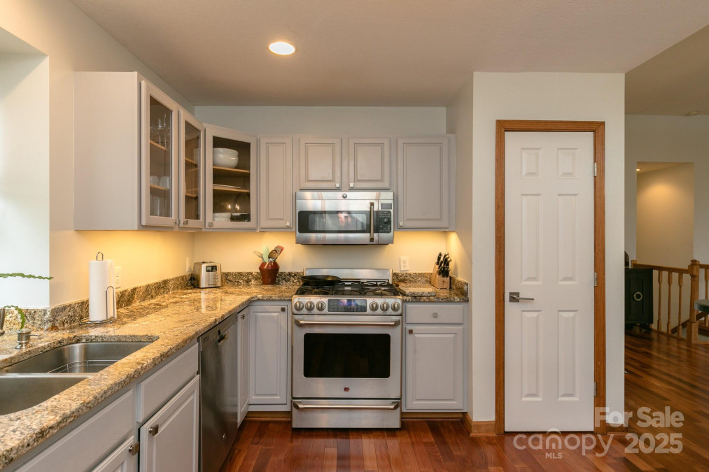 220 Stoney Falls Loop Burnsville, NC 28714