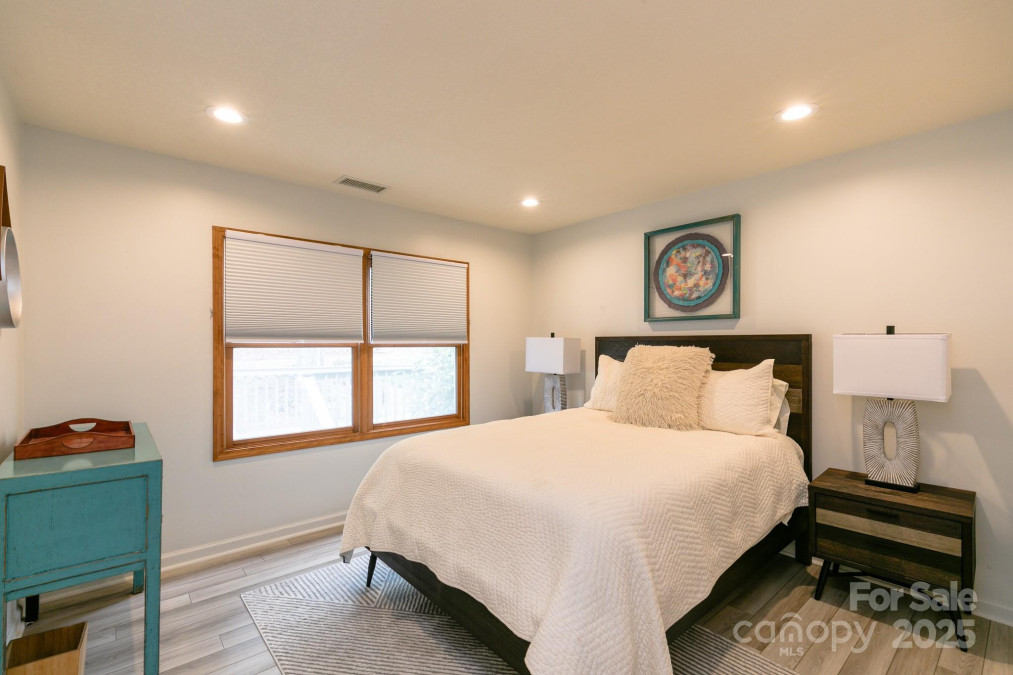 220 Stoney Falls Loop Burnsville, NC 28714