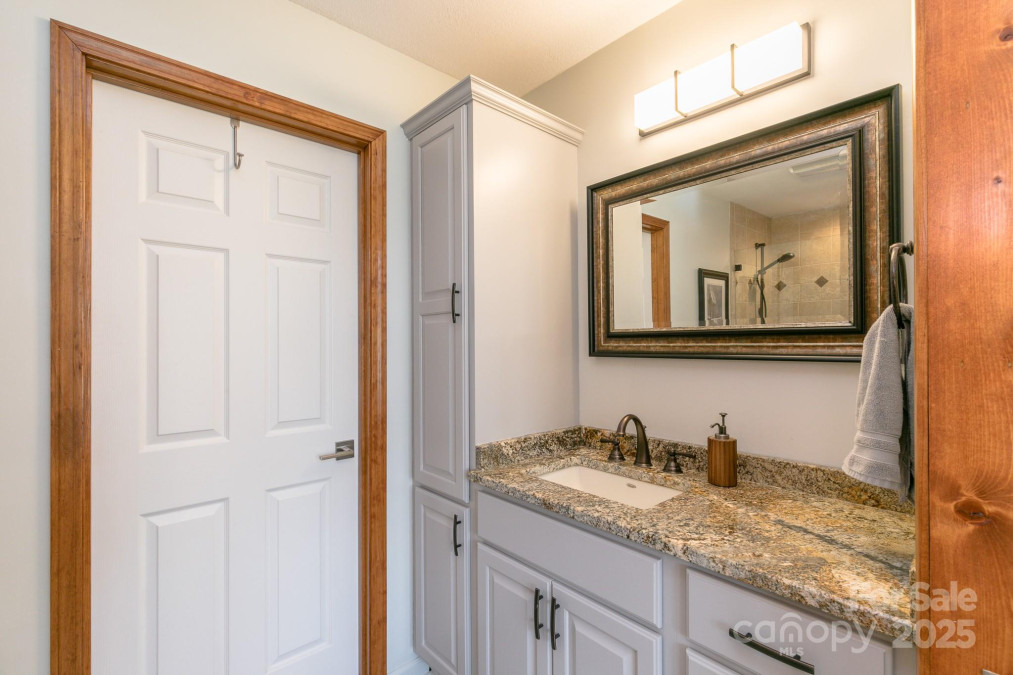 220 Stoney Falls Loop Burnsville, NC 28714