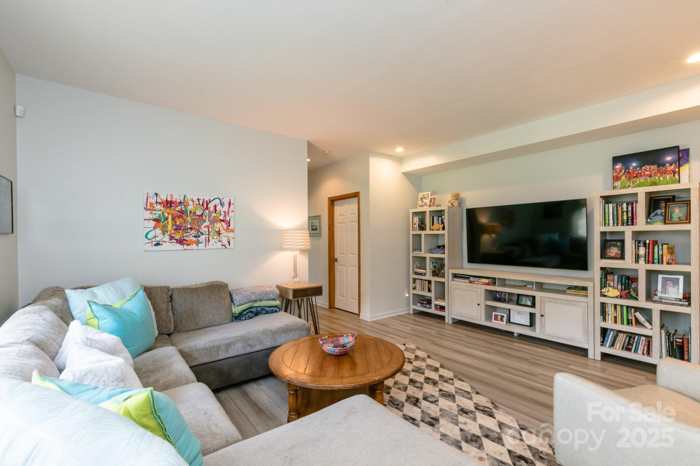 220 Stoney Falls Loop Burnsville, NC 28714