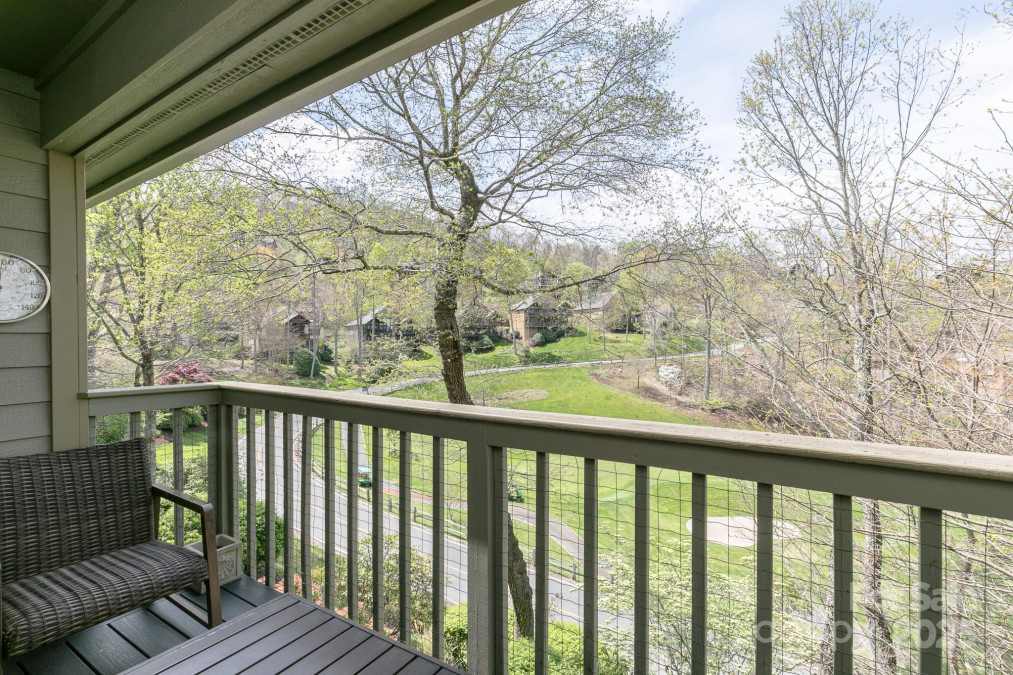 220 Stoney Falls Loop Burnsville, NC 28714