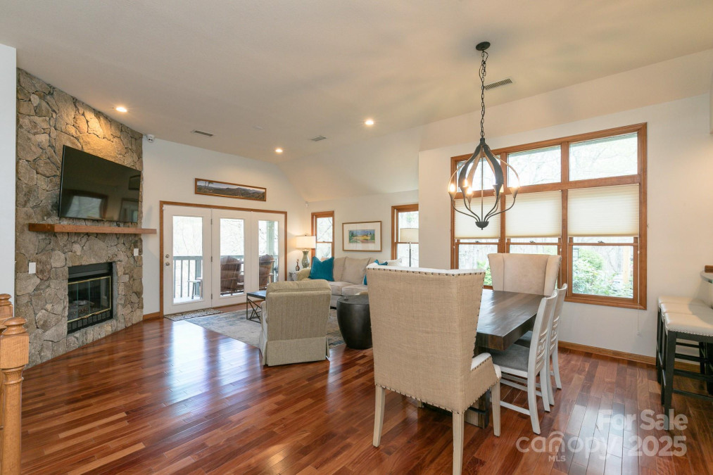 220 Stoney Falls Loop Burnsville, NC 28714