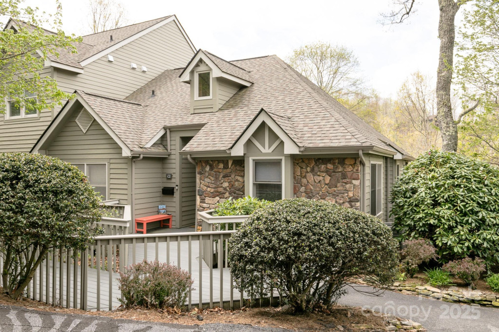 220 Stoney Falls Loop Burnsville, NC 28714