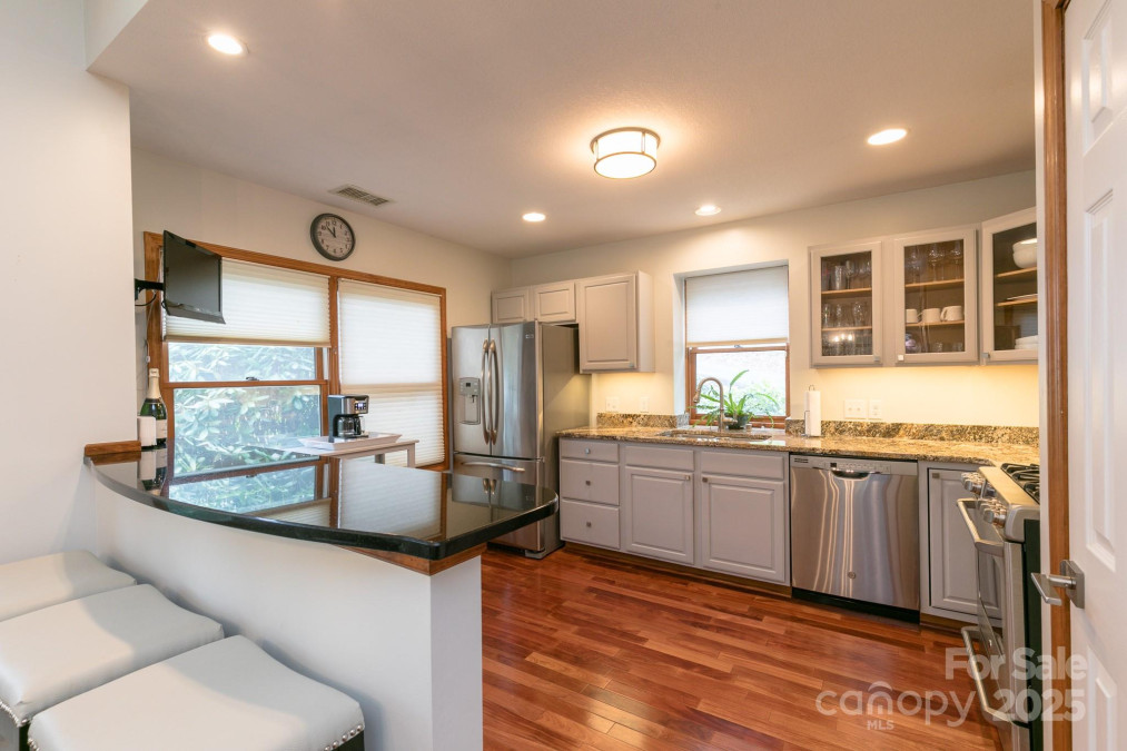 220 Stoney Falls Loop Burnsville, NC 28714