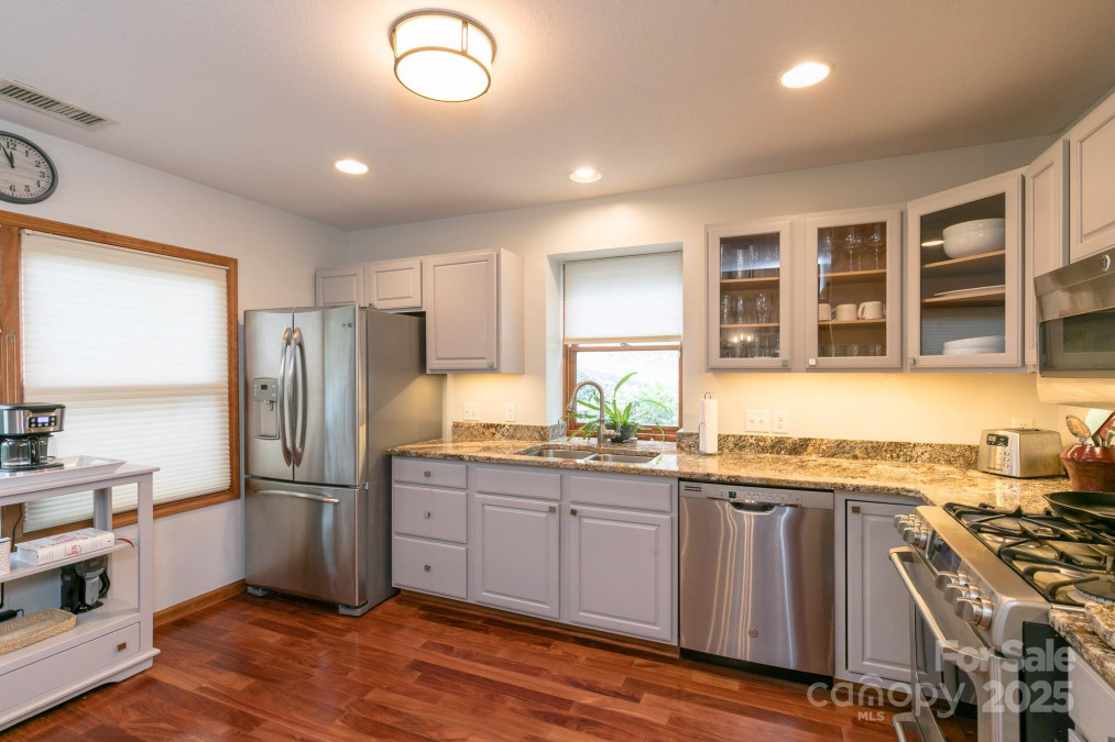 220 Stoney Falls Loop Burnsville, NC 28714
