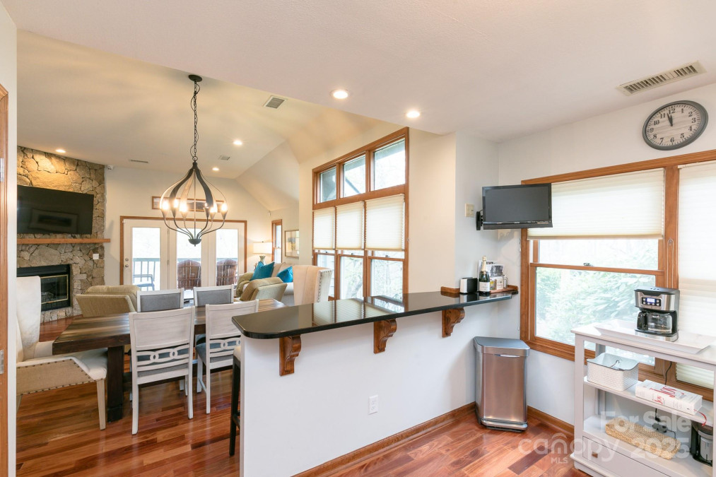 220 Stoney Falls Loop Burnsville, NC 28714