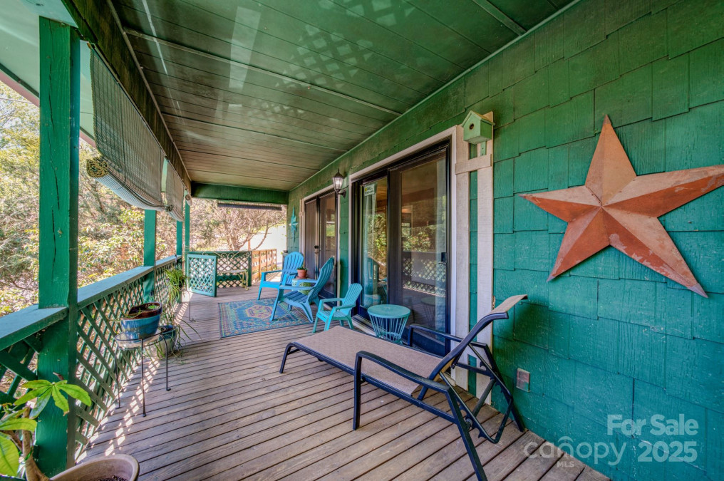 238 Leisure Ln Burnsville, NC 28714