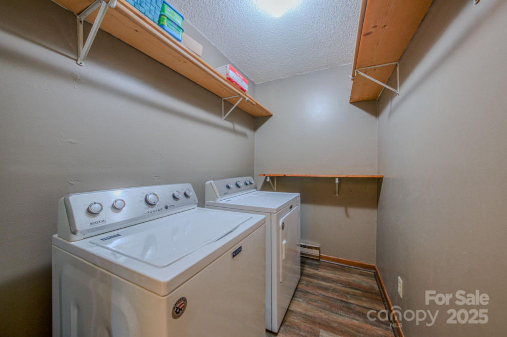 238 Leisure Ln Burnsville, NC 28714