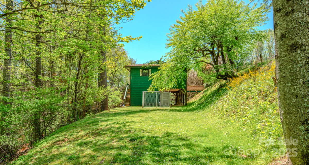 238 Leisure Ln Burnsville, NC 28714