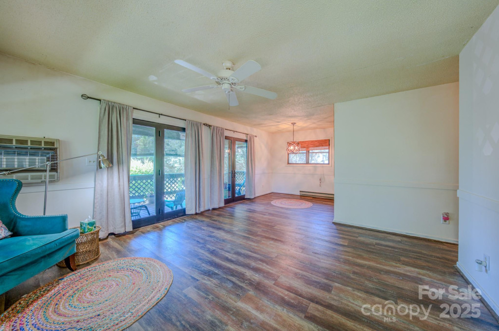 238 Leisure Ln Burnsville, NC 28714