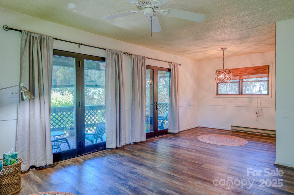 238 Leisure Ln Burnsville, NC 28714
