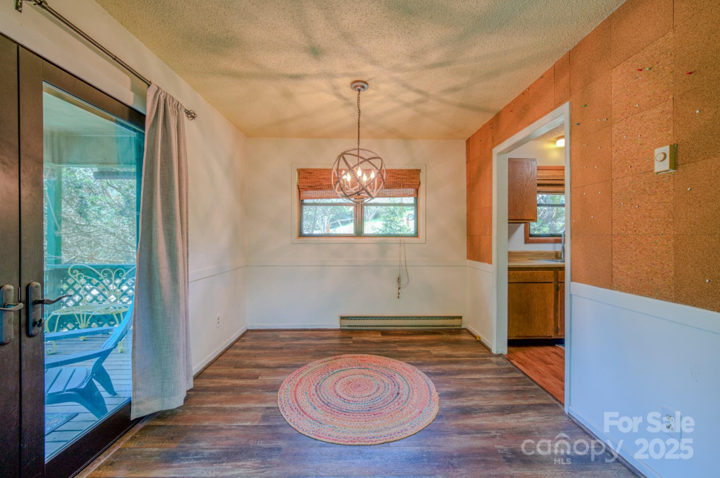 238 Leisure Ln Burnsville, NC 28714