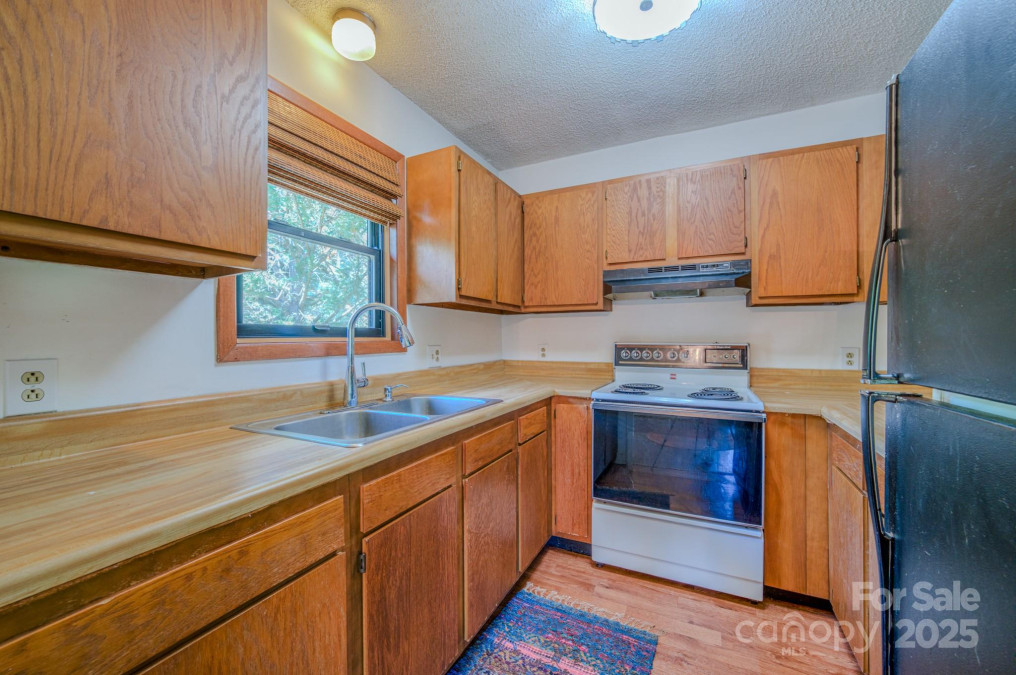 238 Leisure Ln Burnsville, NC 28714