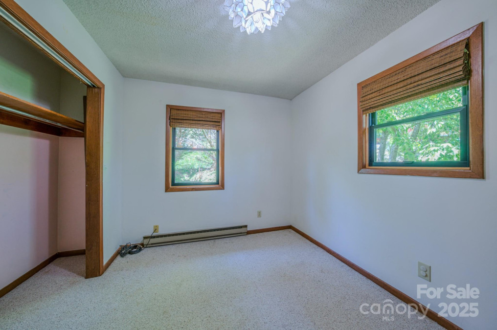 238 Leisure Ln Burnsville, NC 28714
