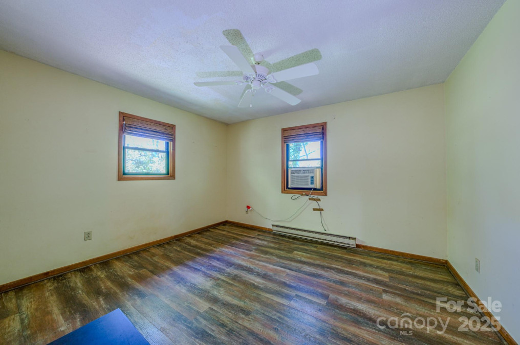 238 Leisure Ln Burnsville, NC 28714