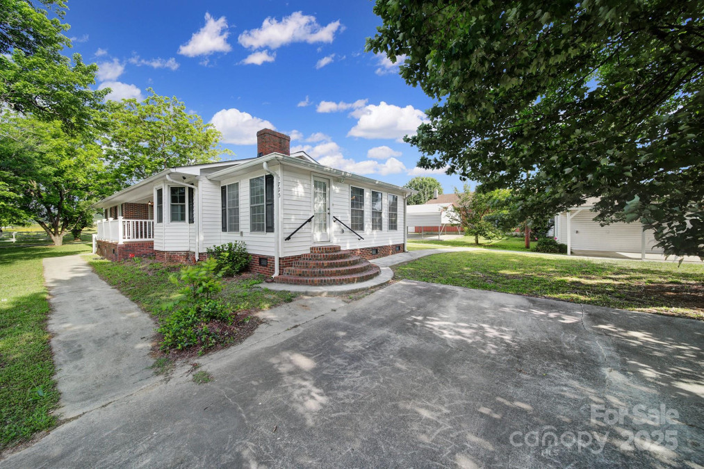 1723 Baskins Hill Rd Heath Springs, SC 29058