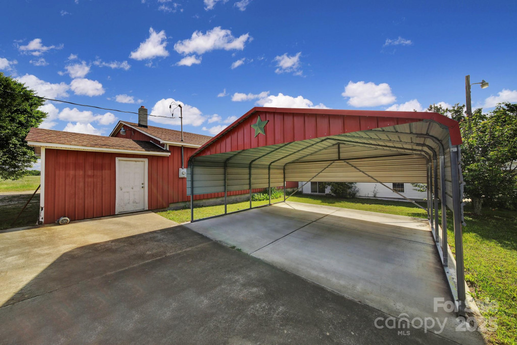 1723 Baskins Hill Rd Heath Springs, SC 29058