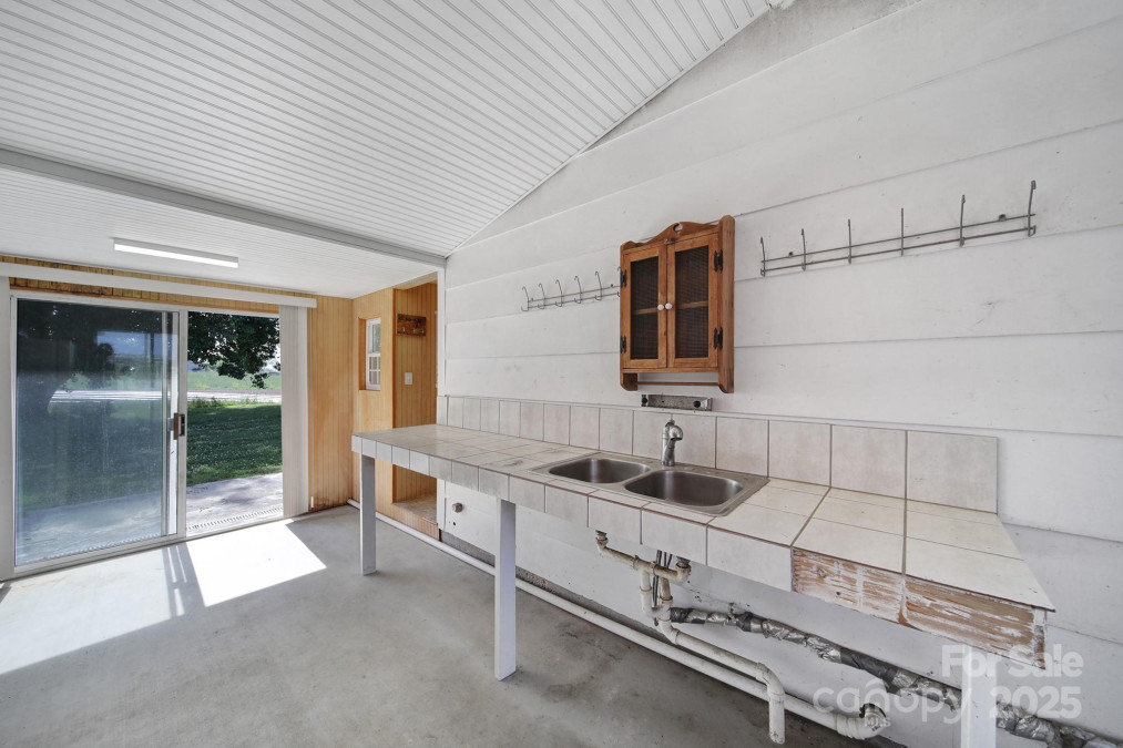 1723 Baskins Hill Rd Heath Springs, SC 29058