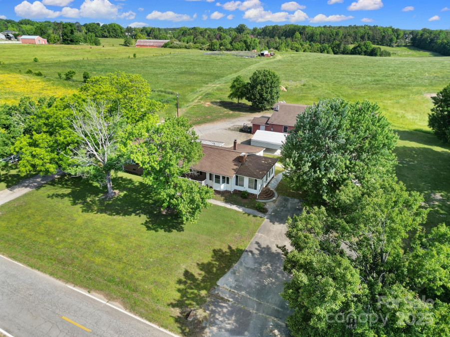 1723 Baskins Hill Rd Heath Springs, SC 29058