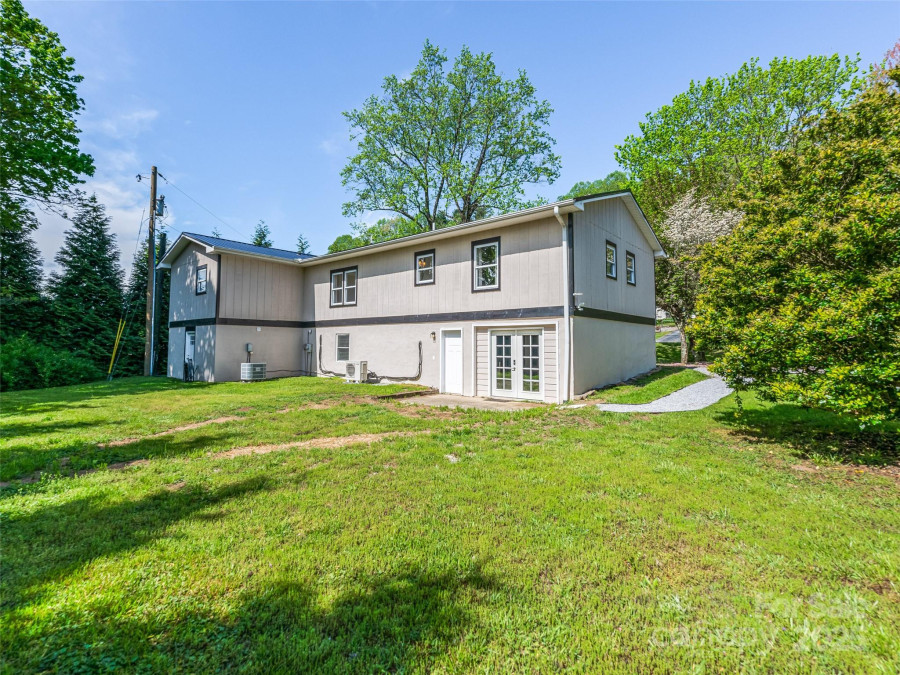 2129 Old Us 25 Hw Zirconia, NC 28790