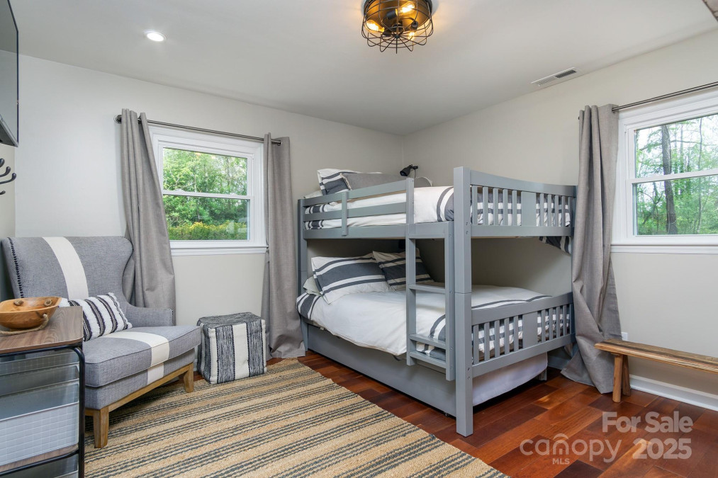 143 Oakview Rd Asheville, NC 28806
