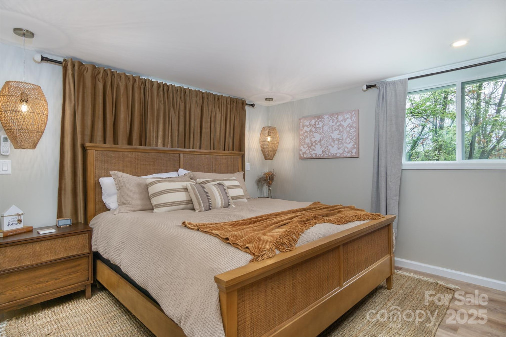143 Oakview Rd Asheville, NC 28806