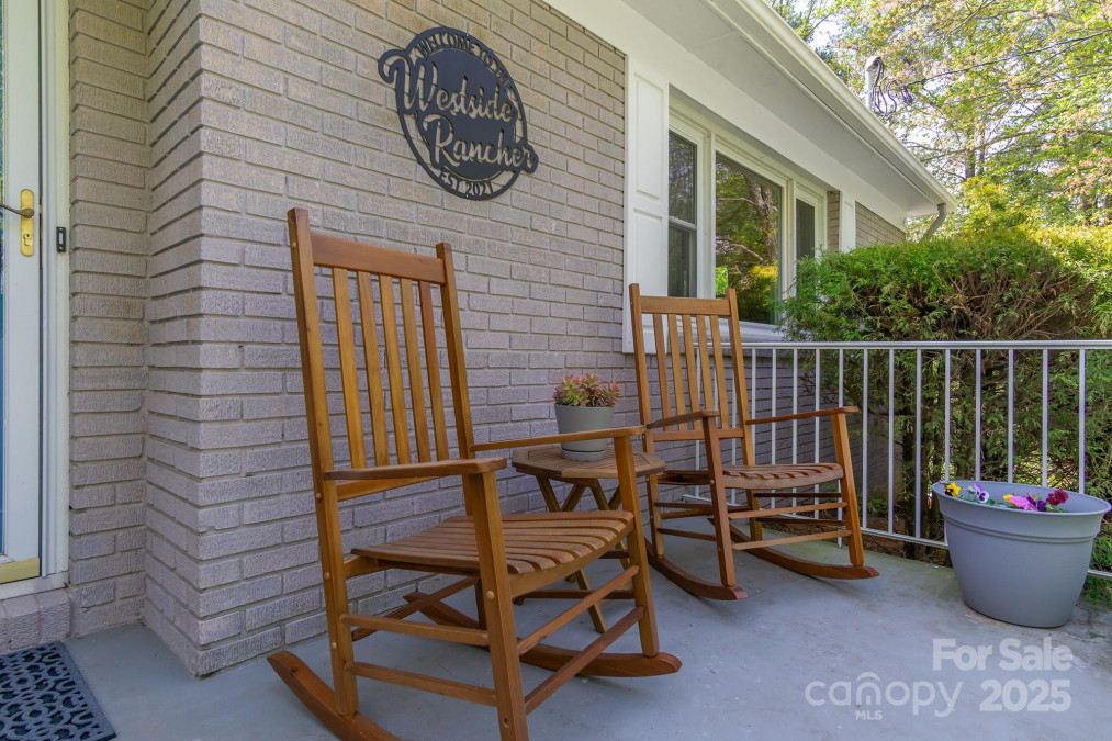 143 Oakview Rd Asheville, NC 28806