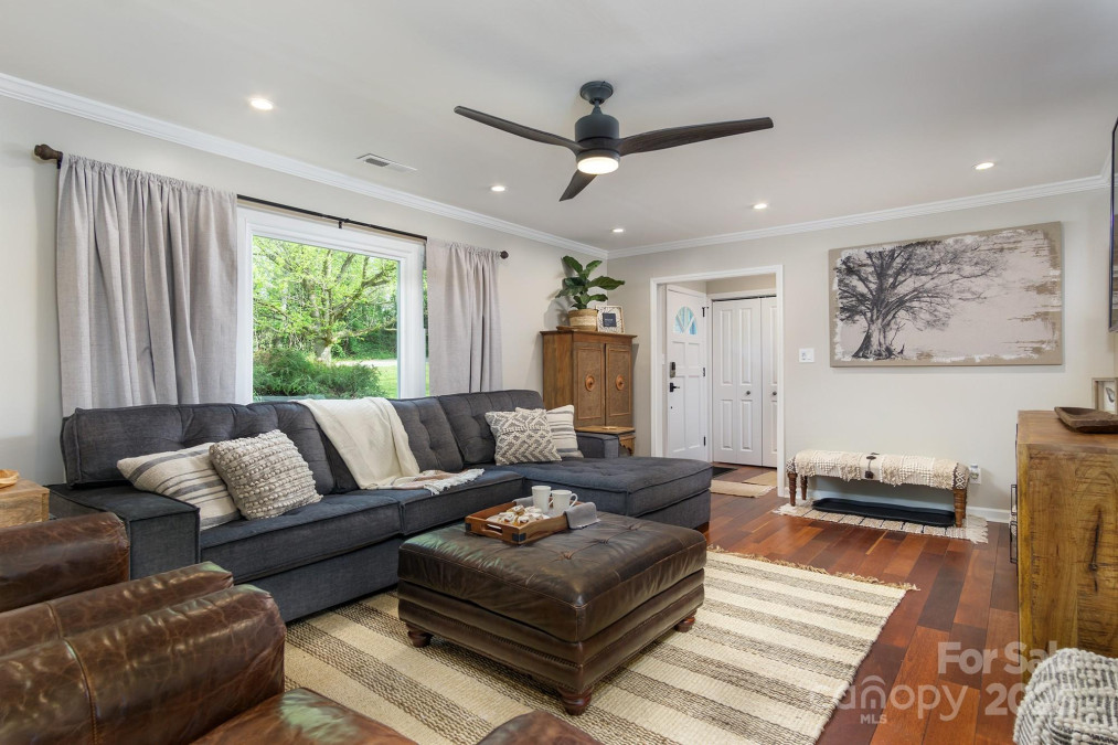 143 Oakview Rd Asheville, NC 28806
