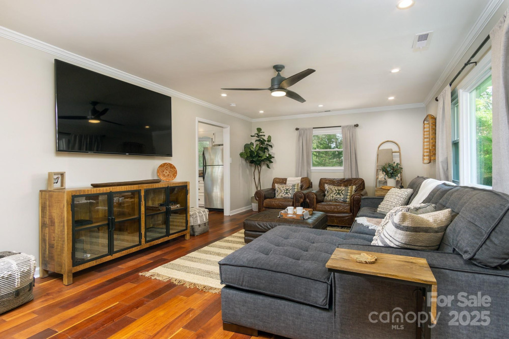 143 Oakview Rd Asheville, NC 28806