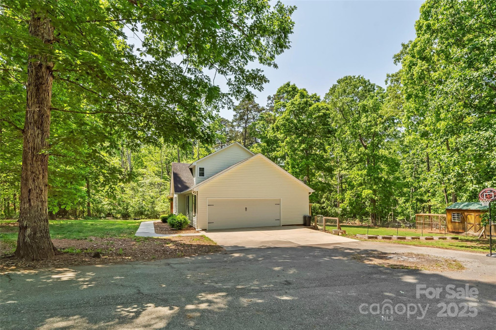 1338 Pell Dr Lincolnton, NC 28092