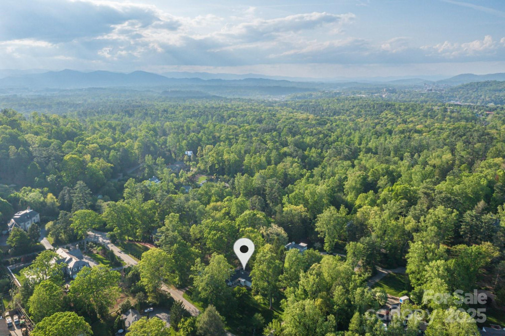 15 Busbee Rd Biltmore Forest, NC 28803