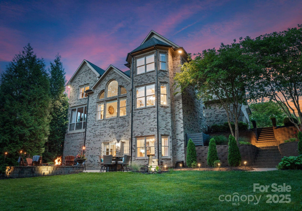 1021 Westbury Dr Matthews, NC 28104