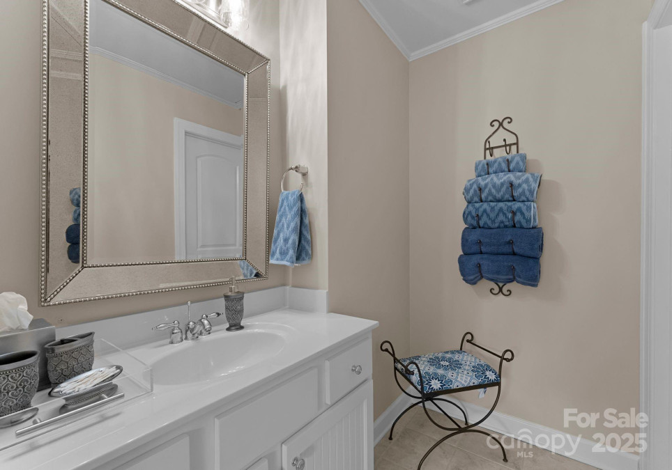 1021 Westbury Dr Matthews, NC 28104