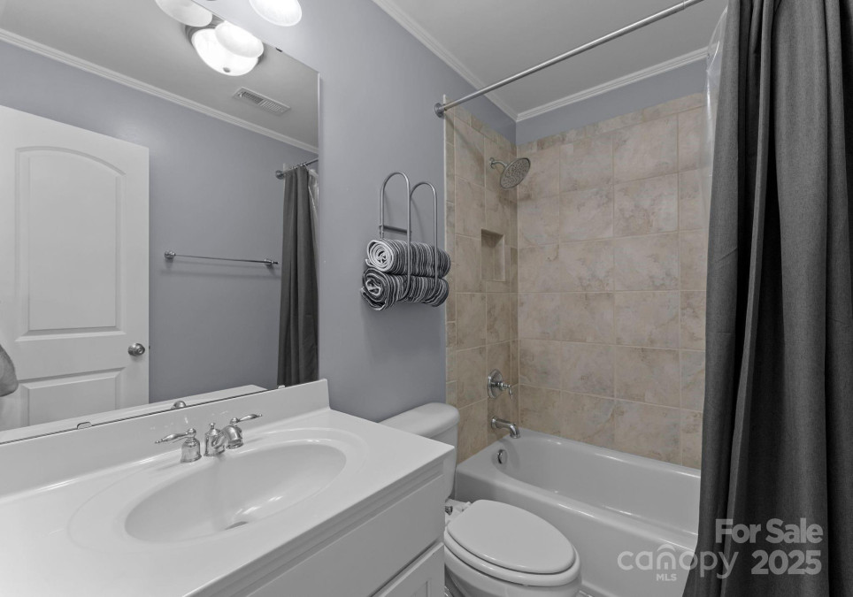 1021 Westbury Dr Matthews, NC 28104