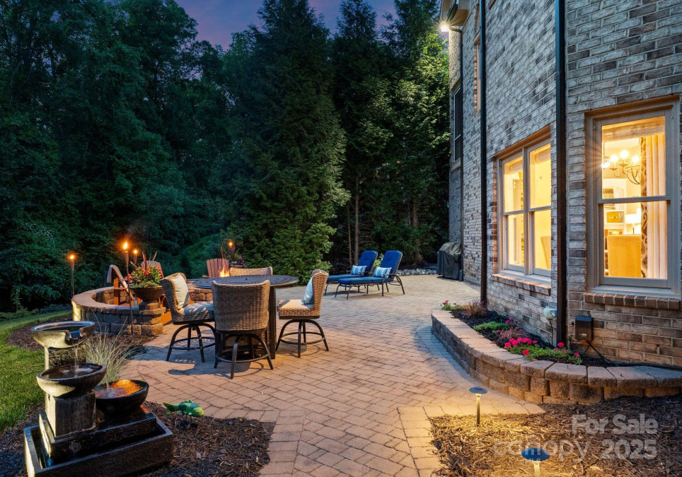 1021 Westbury Dr Matthews, NC 28104