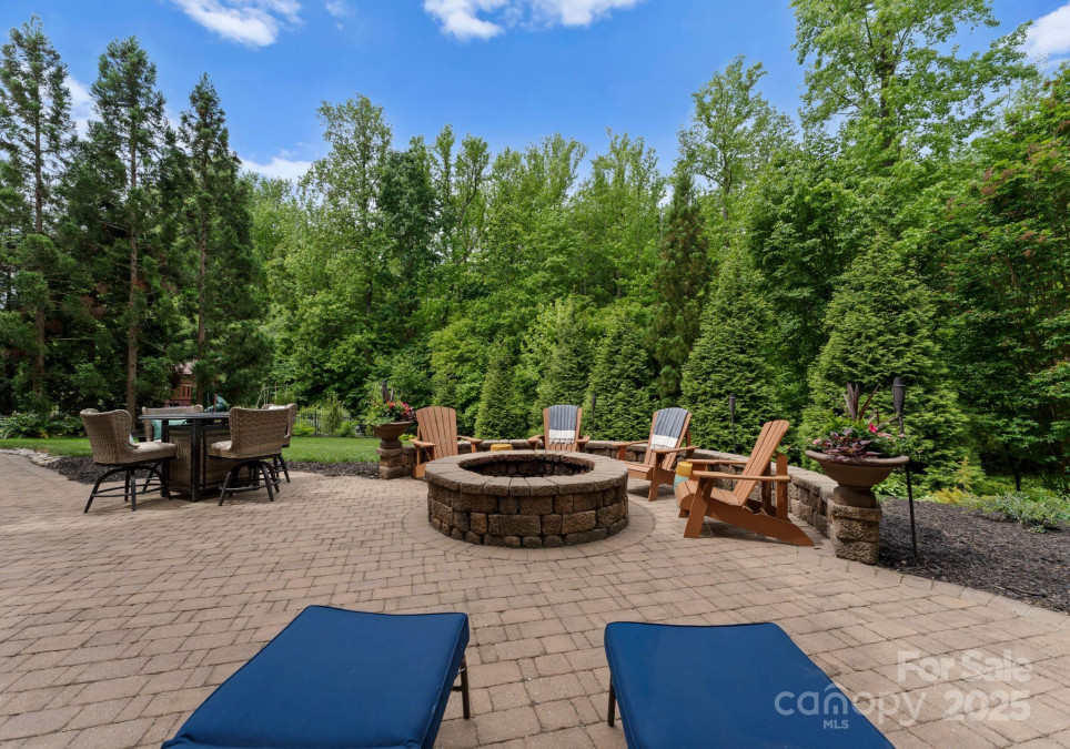 1021 Westbury Dr Matthews, NC 28104