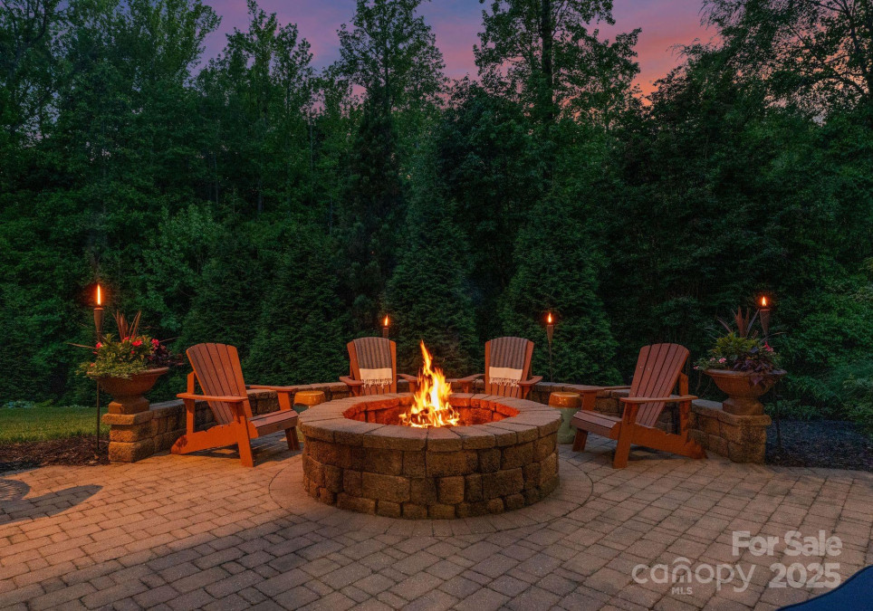 1021 Westbury Dr Matthews, NC 28104
