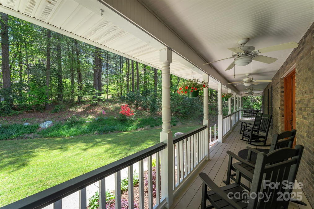 331 Thomas Rd Hendersonville, NC 28739