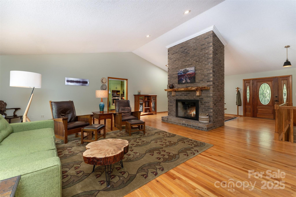 331 Thomas Rd Hendersonville, NC 28739