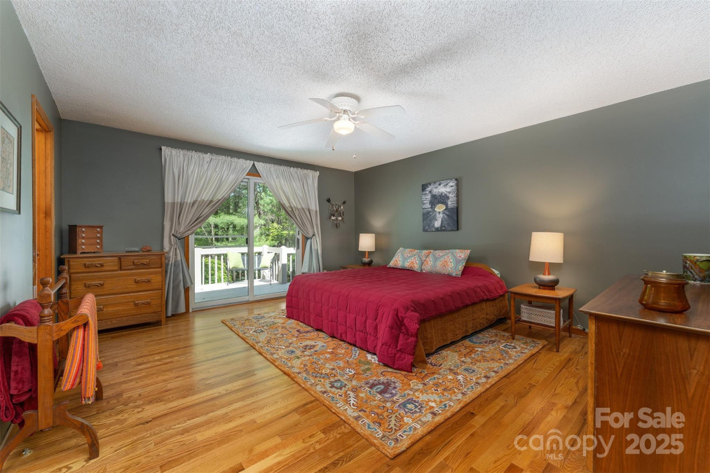 331 Thomas Rd Hendersonville, NC 28739