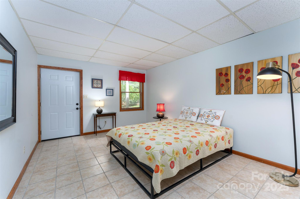 331 Thomas Rd Hendersonville, NC 28739