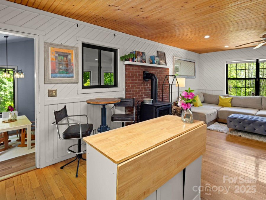 44 Sutton Knob Rd Candler, NC 28715